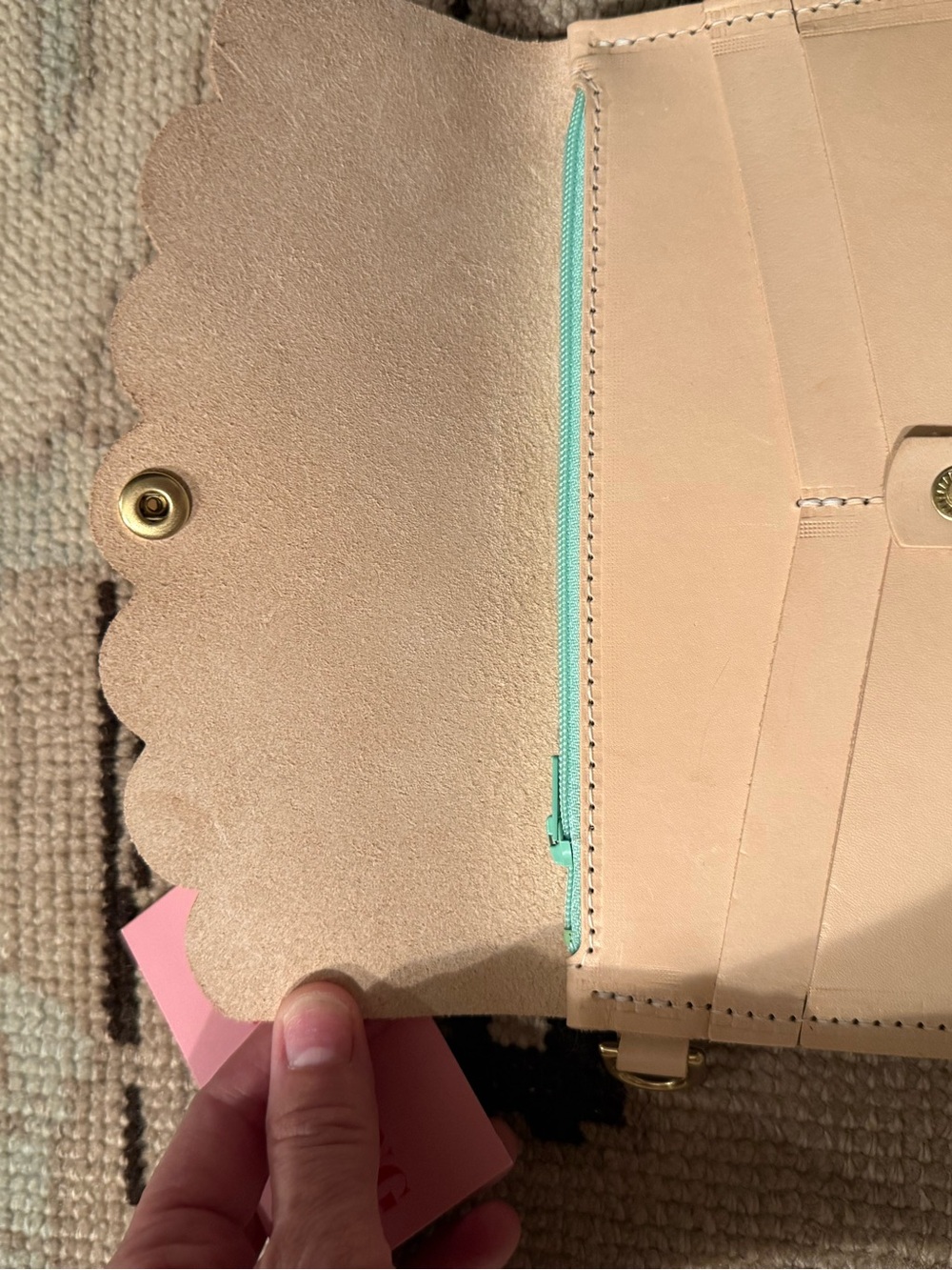 Scallop-Edge Women's Wallet in Light Nude - Picture 3 of 3